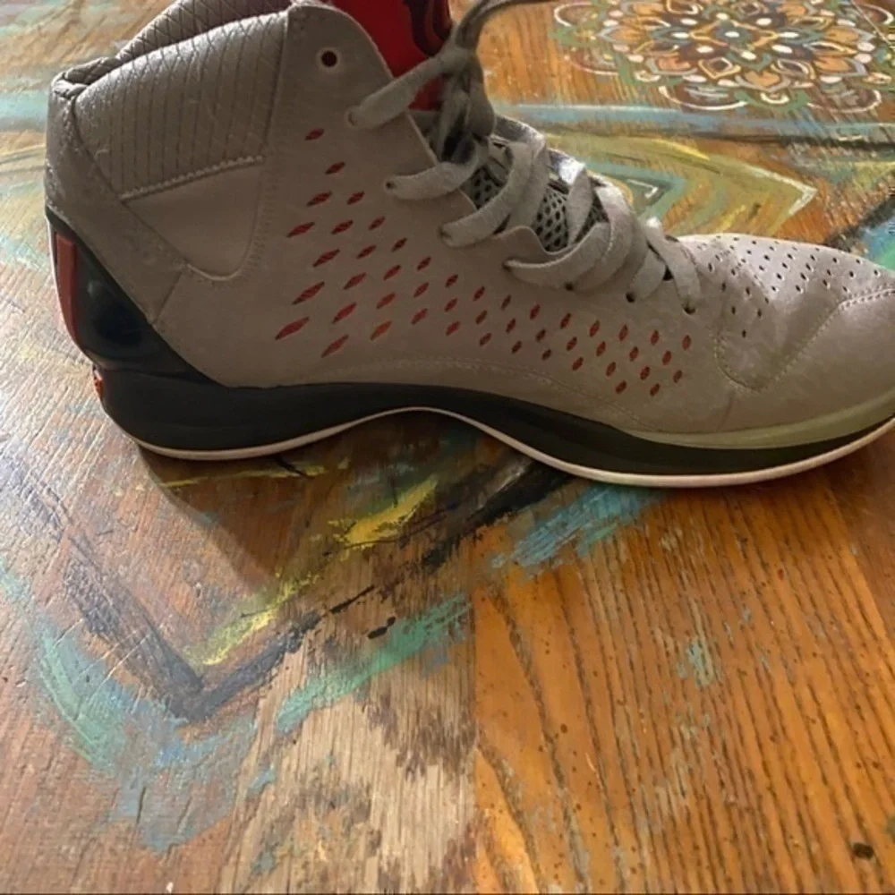 Really clean Adidas D Rose Rose 3s home colors way size 11.5